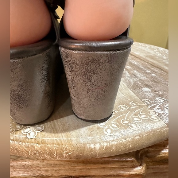 EUC Pierre Dumas Wedge/Platform Slingback Sandal. Excellent condition. Size 8 - Picture 7 of 10